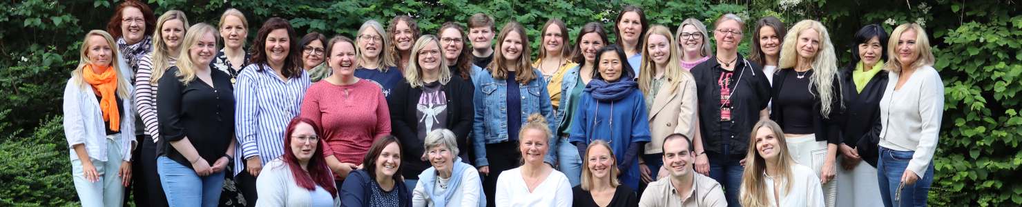 ステップイン社員集合写真